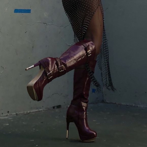 Thigh high Boots. @thcbleulite curated thrift find - Picture 4 of 8